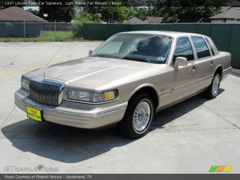 Light Prairie Tan Metallic / Beige 1997 Lincoln Town Car Signature