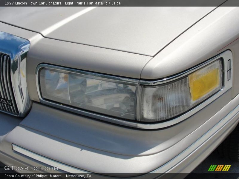 Light Prairie Tan Metallic / Beige 1997 Lincoln Town Car Signature