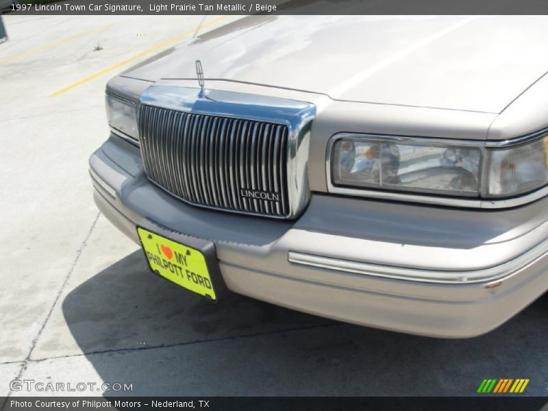 Light Prairie Tan Metallic / Beige 1997 Lincoln Town Car Signature