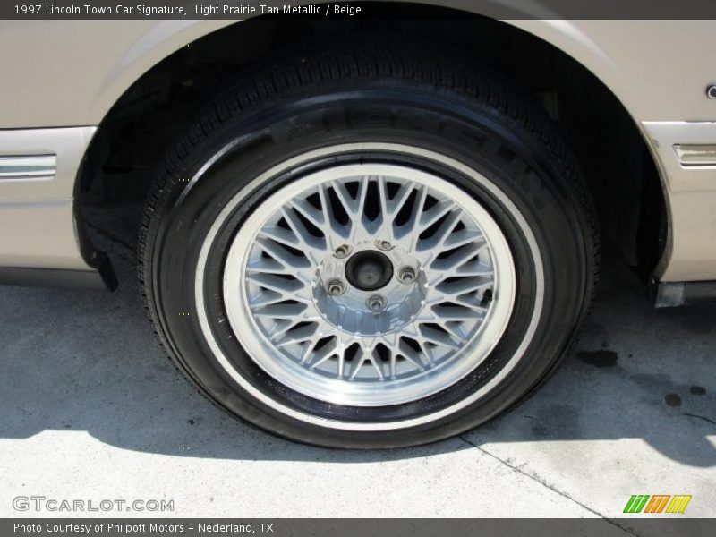 Light Prairie Tan Metallic / Beige 1997 Lincoln Town Car Signature