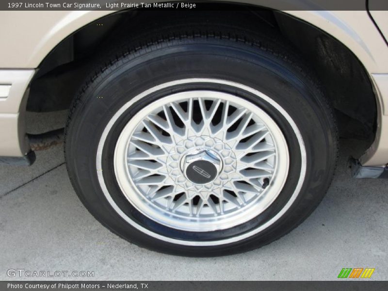 Light Prairie Tan Metallic / Beige 1997 Lincoln Town Car Signature