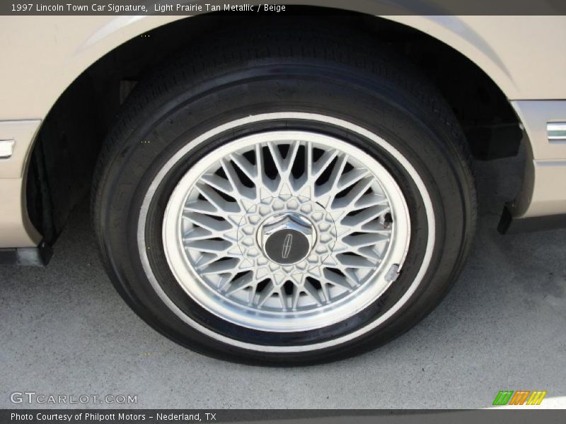 Light Prairie Tan Metallic / Beige 1997 Lincoln Town Car Signature