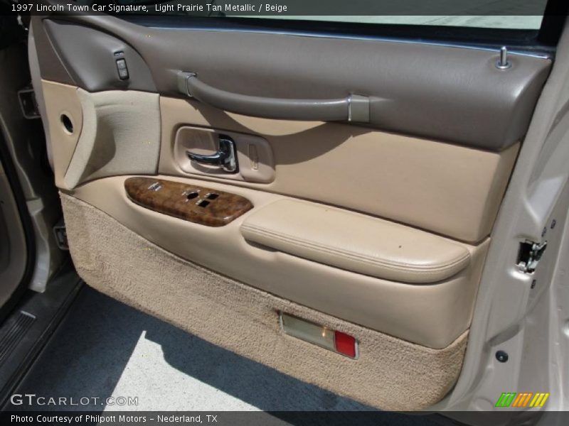 Light Prairie Tan Metallic / Beige 1997 Lincoln Town Car Signature