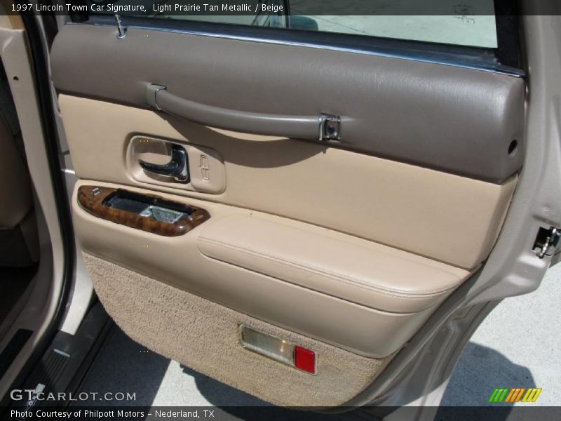 Light Prairie Tan Metallic / Beige 1997 Lincoln Town Car Signature