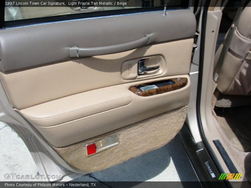 Light Prairie Tan Metallic / Beige 1997 Lincoln Town Car Signature