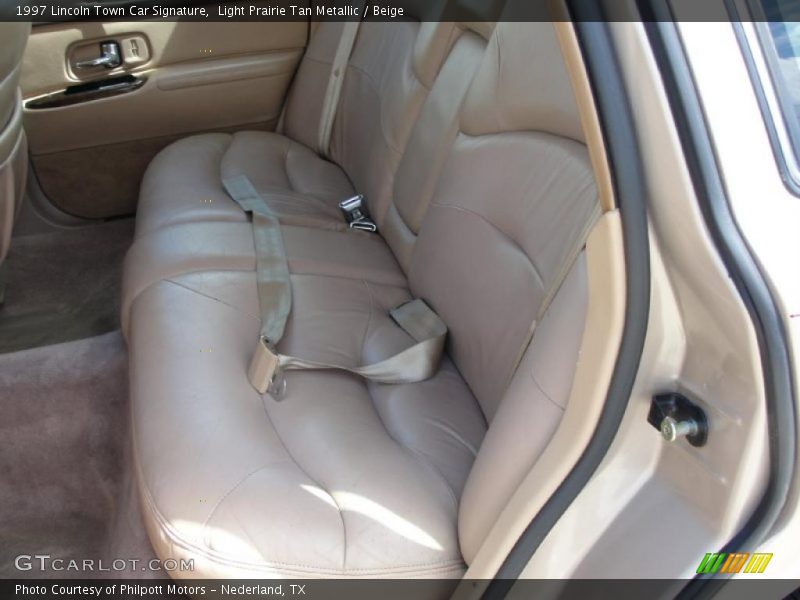 Light Prairie Tan Metallic / Beige 1997 Lincoln Town Car Signature