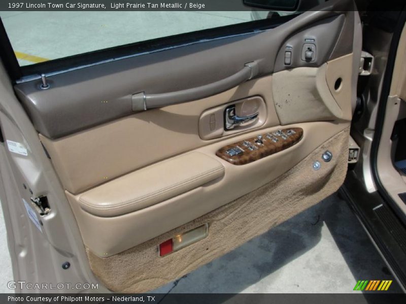 Light Prairie Tan Metallic / Beige 1997 Lincoln Town Car Signature