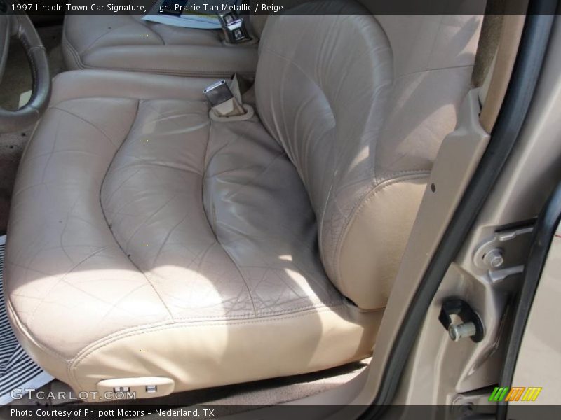 Light Prairie Tan Metallic / Beige 1997 Lincoln Town Car Signature
