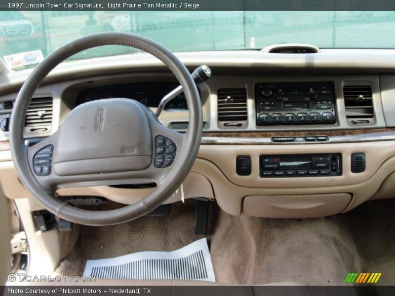 Light Prairie Tan Metallic / Beige 1997 Lincoln Town Car Signature