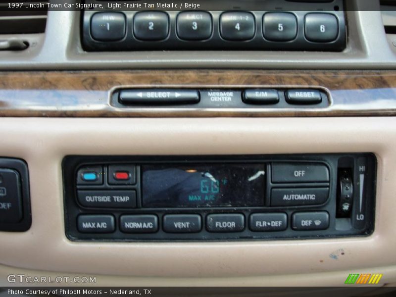 Light Prairie Tan Metallic / Beige 1997 Lincoln Town Car Signature