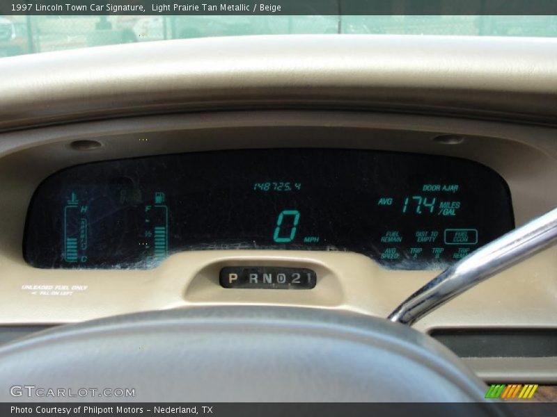 Light Prairie Tan Metallic / Beige 1997 Lincoln Town Car Signature