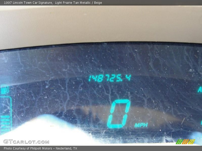Light Prairie Tan Metallic / Beige 1997 Lincoln Town Car Signature