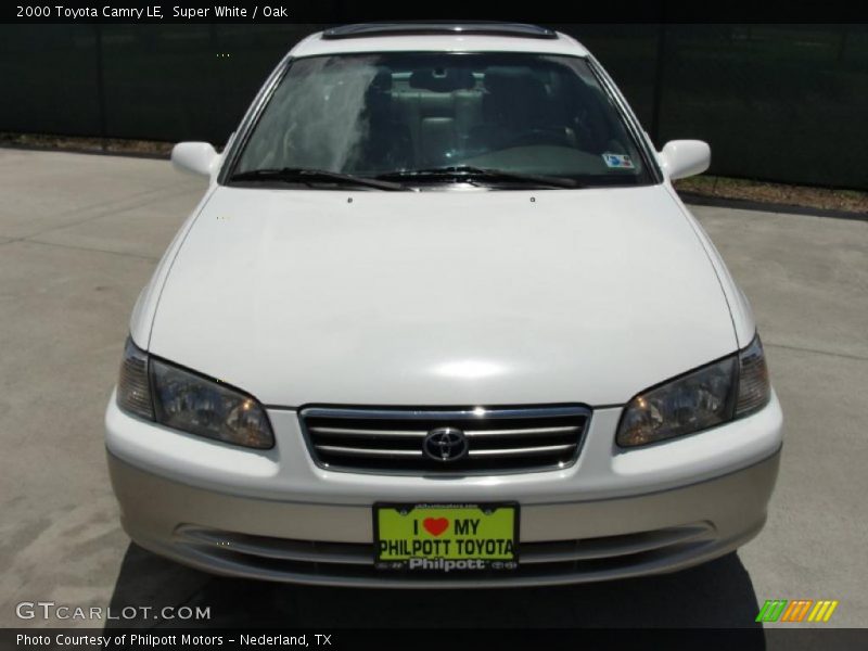 Super White / Oak 2000 Toyota Camry LE