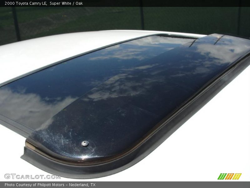 Super White / Oak 2000 Toyota Camry LE