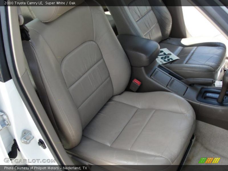 Super White / Oak 2000 Toyota Camry LE