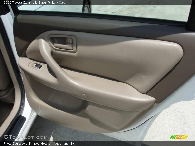 Super White / Oak 2000 Toyota Camry LE