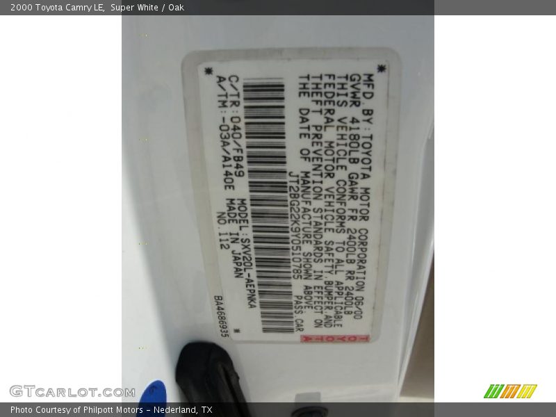 Super White / Oak 2000 Toyota Camry LE