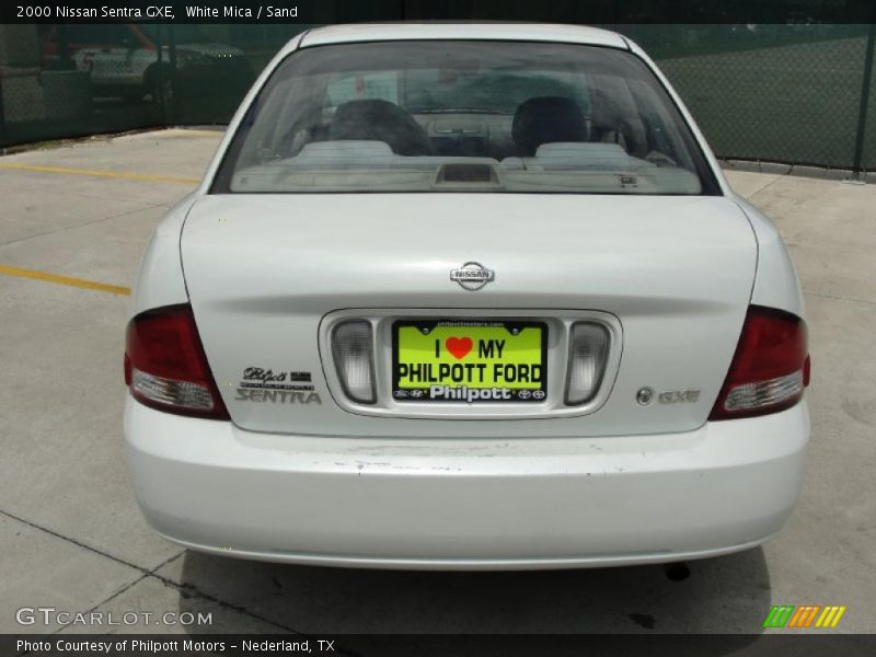 White Mica / Sand 2000 Nissan Sentra GXE