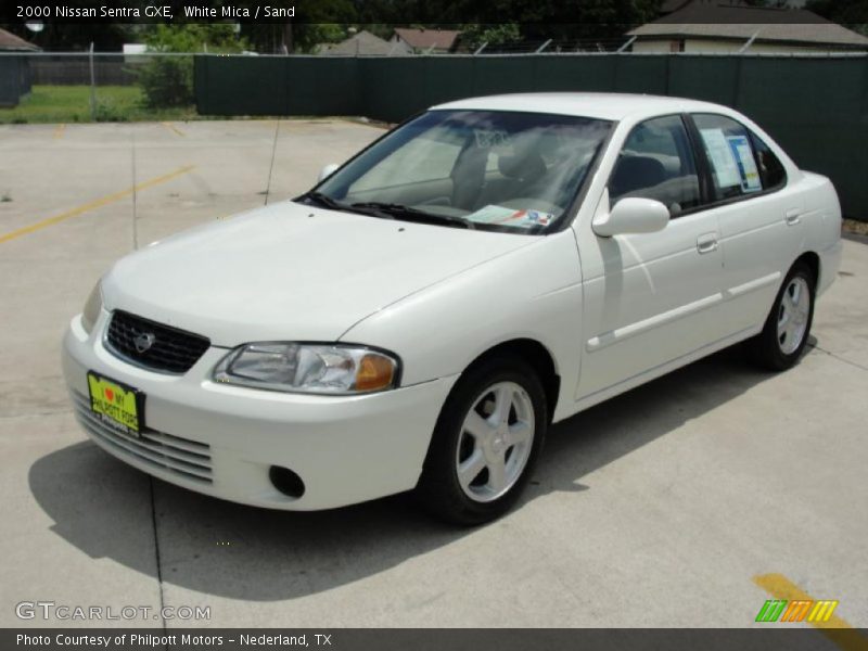White Mica / Sand 2000 Nissan Sentra GXE