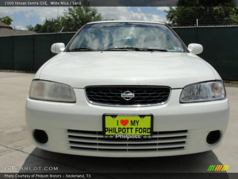 White Mica / Sand 2000 Nissan Sentra GXE