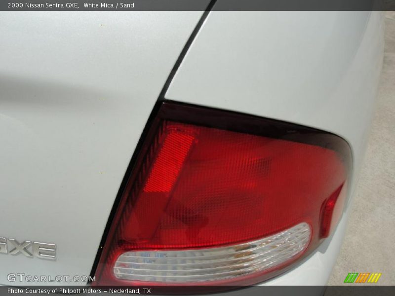 White Mica / Sand 2000 Nissan Sentra GXE