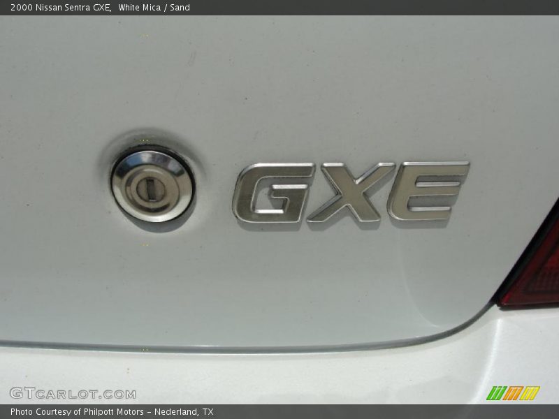 White Mica / Sand 2000 Nissan Sentra GXE