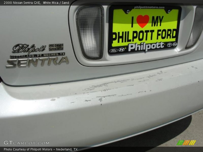 White Mica / Sand 2000 Nissan Sentra GXE