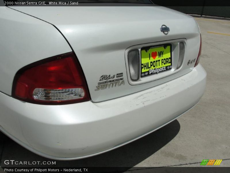White Mica / Sand 2000 Nissan Sentra GXE