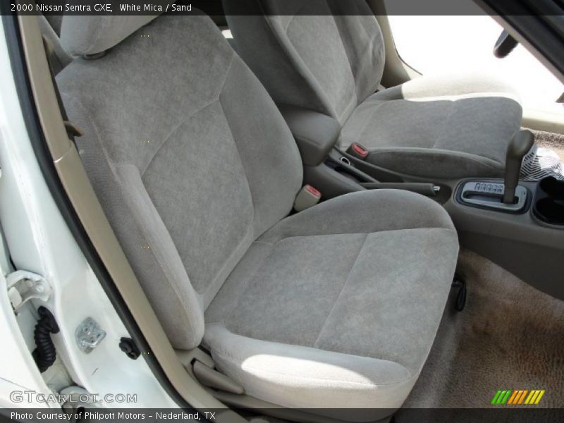 White Mica / Sand 2000 Nissan Sentra GXE
