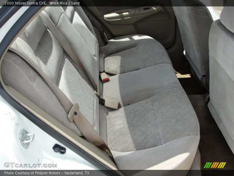White Mica / Sand 2000 Nissan Sentra GXE