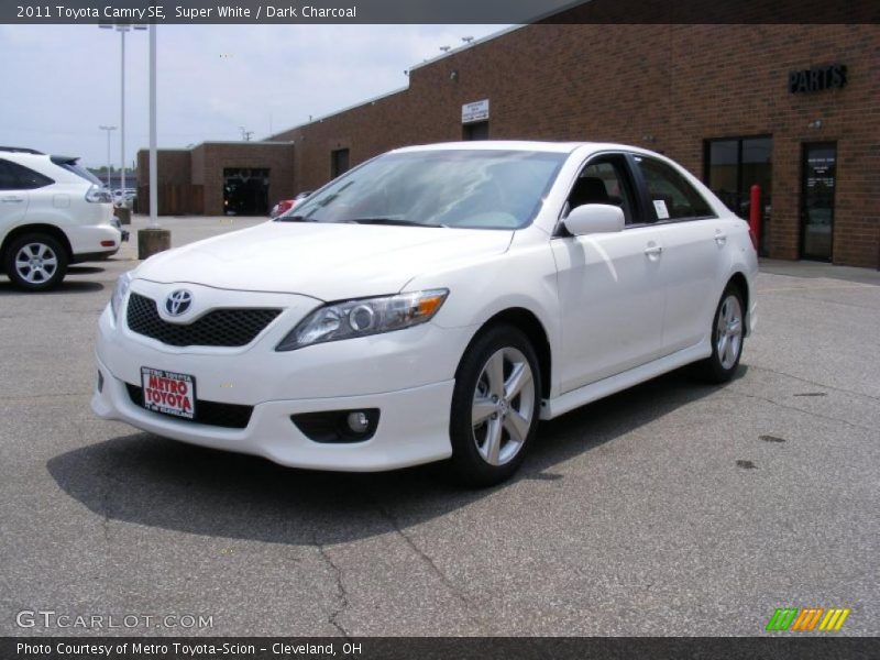 Super White / Dark Charcoal 2011 Toyota Camry SE