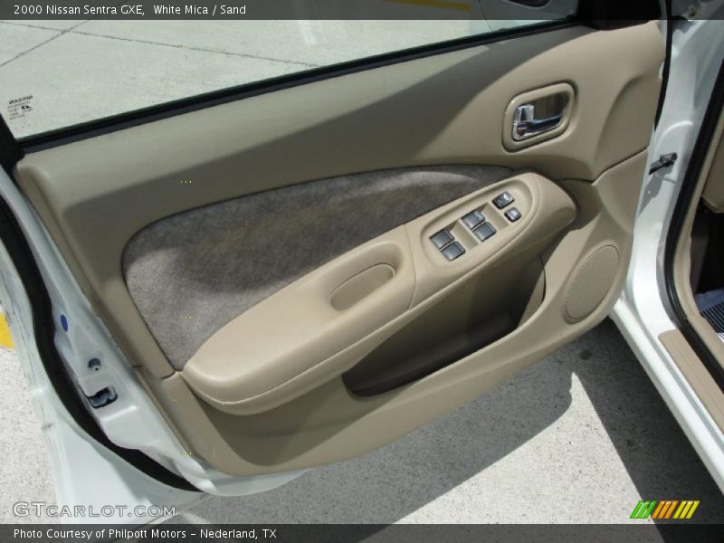 White Mica / Sand 2000 Nissan Sentra GXE