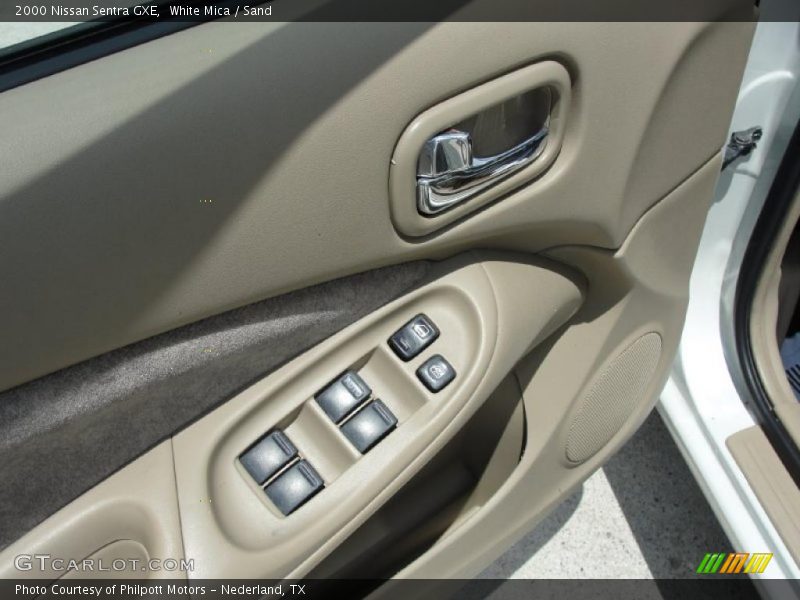 White Mica / Sand 2000 Nissan Sentra GXE