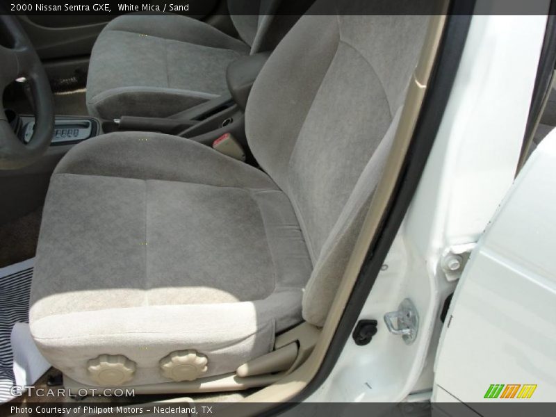 White Mica / Sand 2000 Nissan Sentra GXE