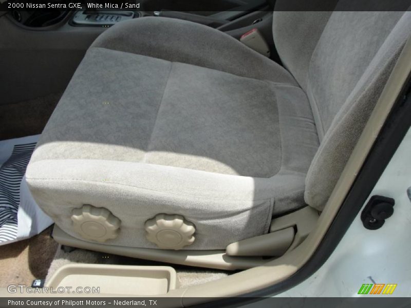 White Mica / Sand 2000 Nissan Sentra GXE