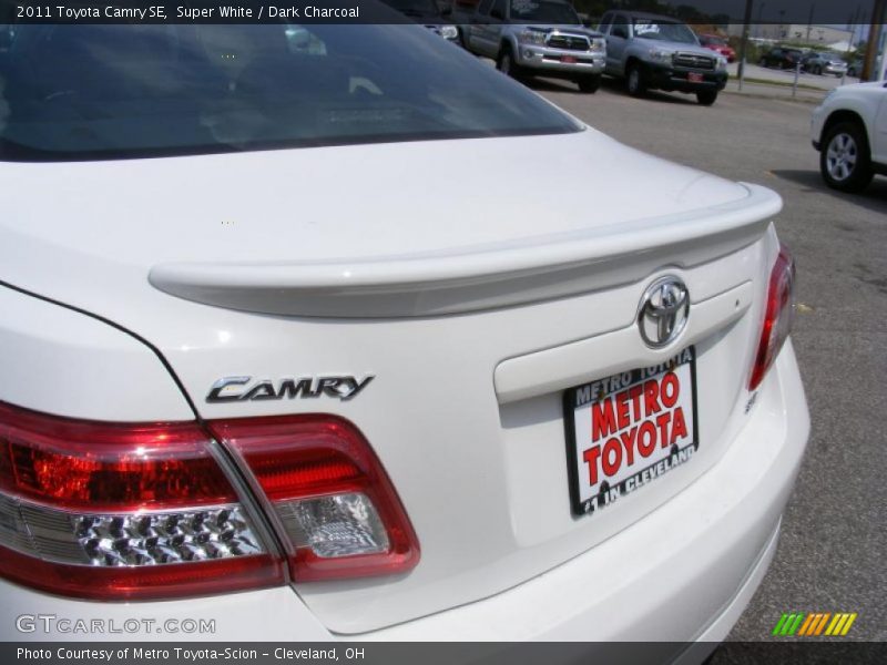 Super White / Dark Charcoal 2011 Toyota Camry SE
