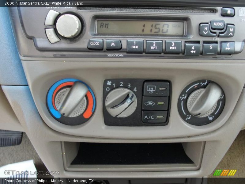 White Mica / Sand 2000 Nissan Sentra GXE