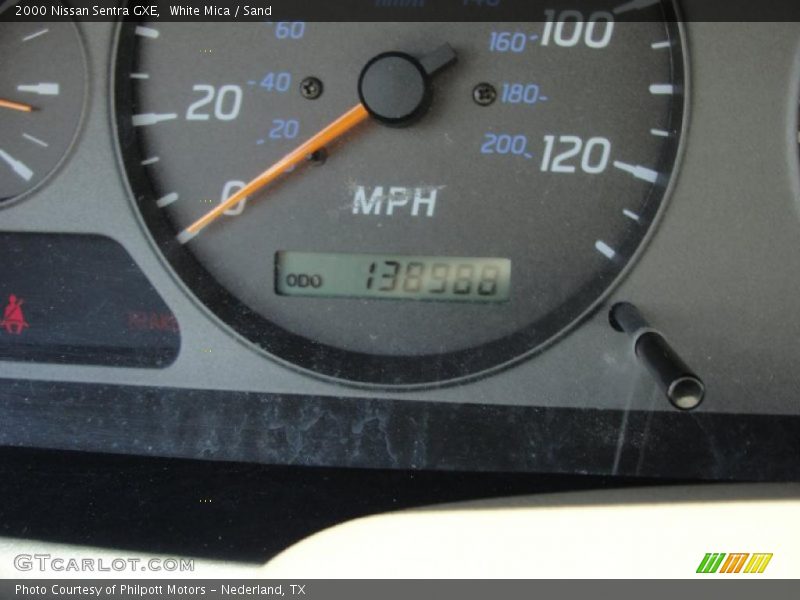White Mica / Sand 2000 Nissan Sentra GXE