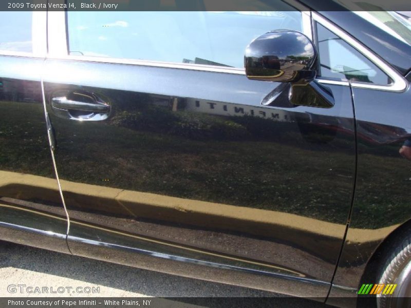 Black / Ivory 2009 Toyota Venza I4