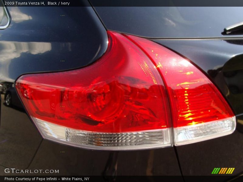 Black / Ivory 2009 Toyota Venza I4