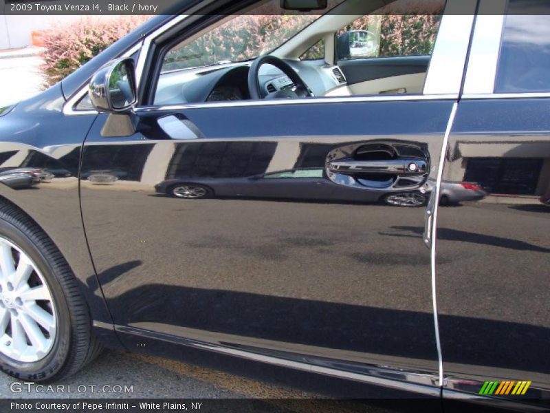 Black / Ivory 2009 Toyota Venza I4