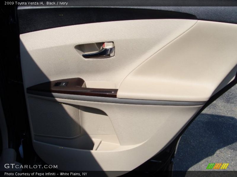 Black / Ivory 2009 Toyota Venza I4