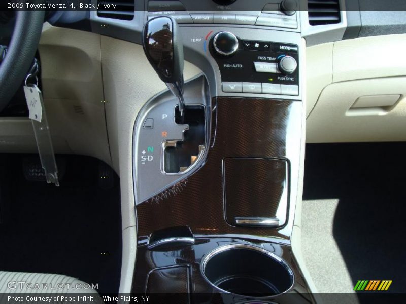 Black / Ivory 2009 Toyota Venza I4