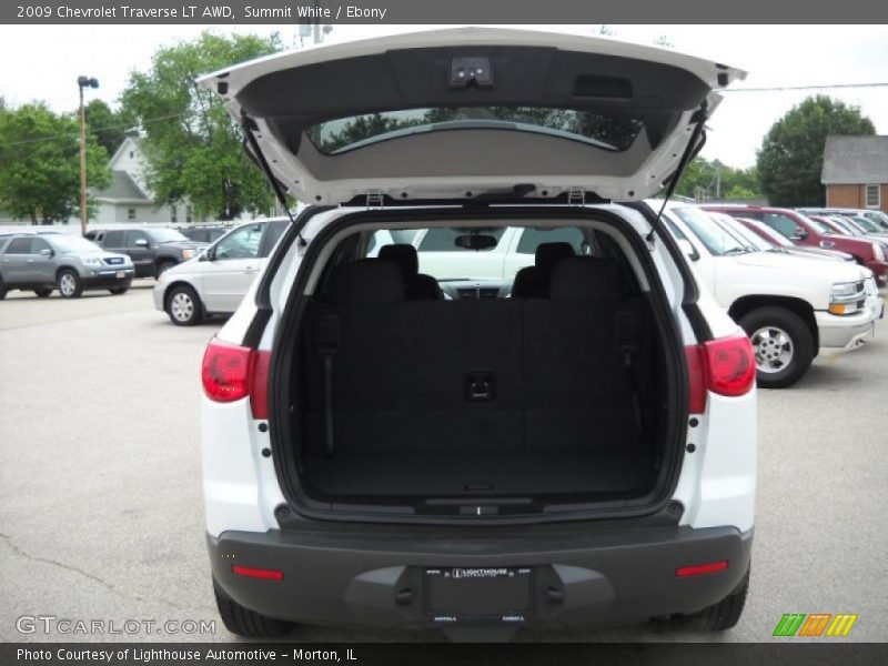 Summit White / Ebony 2009 Chevrolet Traverse LT AWD
