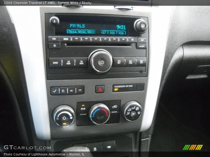 Summit White / Ebony 2009 Chevrolet Traverse LT AWD