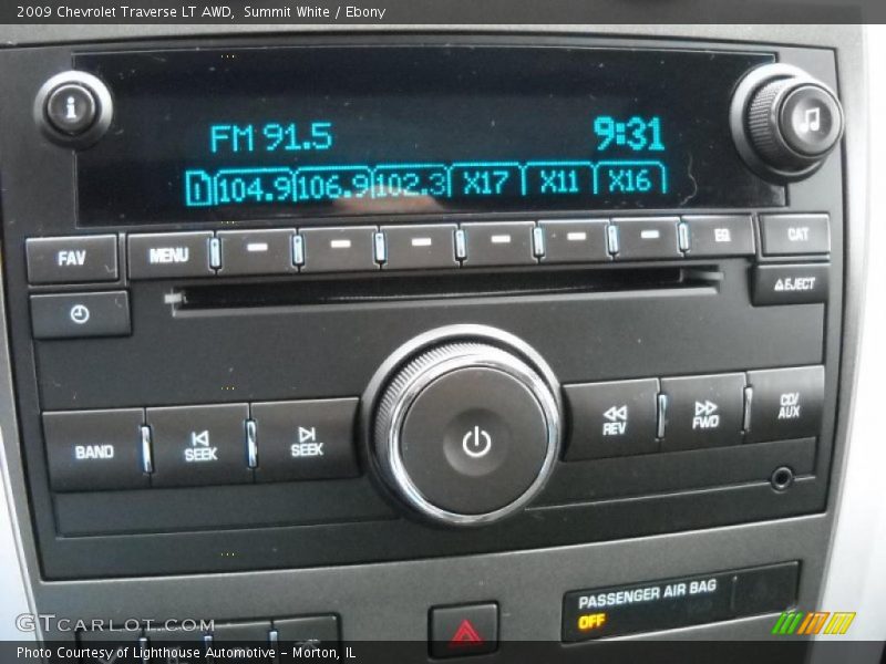 Summit White / Ebony 2009 Chevrolet Traverse LT AWD