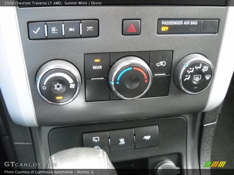 Summit White / Ebony 2009 Chevrolet Traverse LT AWD