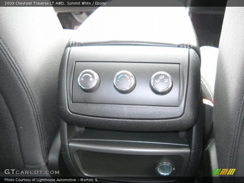 Summit White / Ebony 2009 Chevrolet Traverse LT AWD