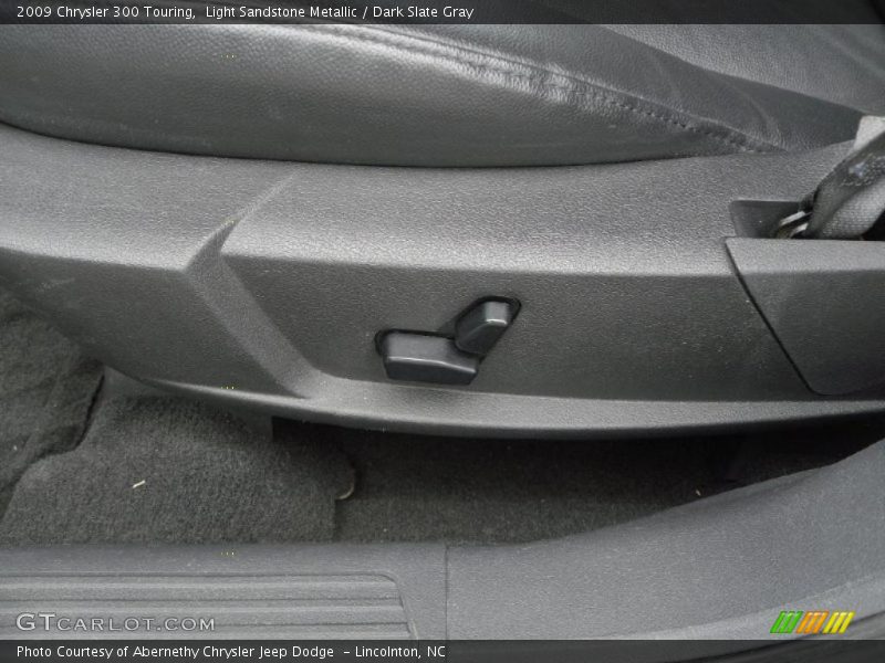 Light Sandstone Metallic / Dark Slate Gray 2009 Chrysler 300 Touring