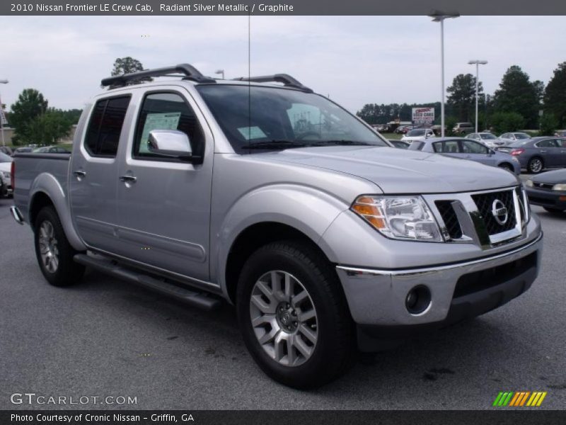 Radiant Silver Metallic / Graphite 2010 Nissan Frontier LE Crew Cab